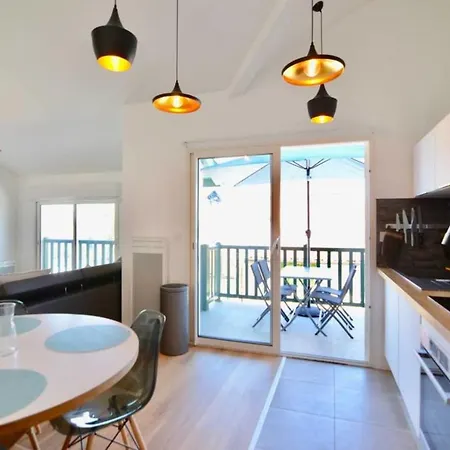 Coco Elaura Modern Duplex With 2 Bedrooms And A Balcony In Appartamento Biarritz