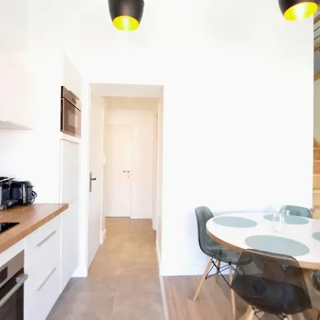 Coco Elaura Modern Duplex With 2 Bedrooms And A Balcony In *